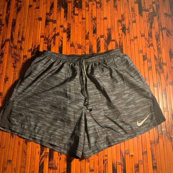 Nike Dri-Fit Performance shorts size Large - Picture 3 of 11